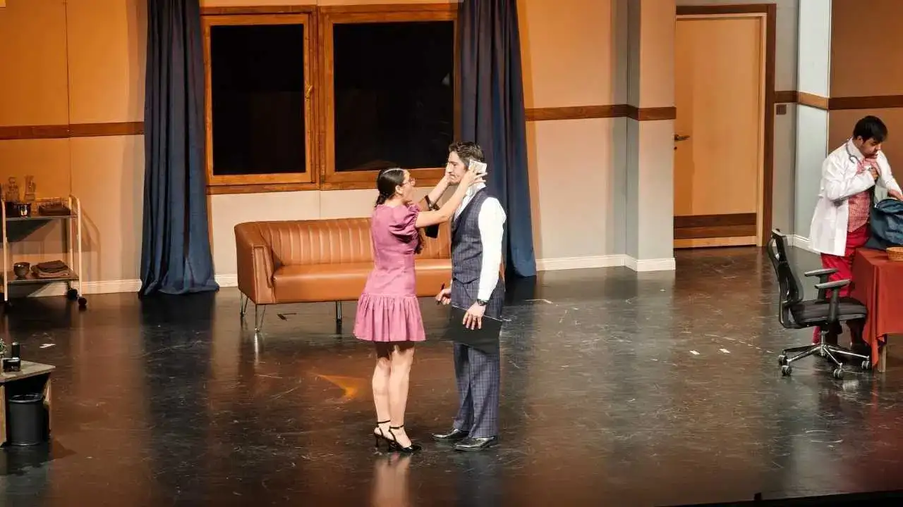 Kepez Sahnesinde Kahkaha Tufanı: “Kaç Baba Kaç” Kapalı Gişe! 3